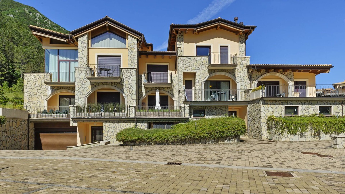 Villalago House | Lovely Holiday Home in Scanno with Terrace