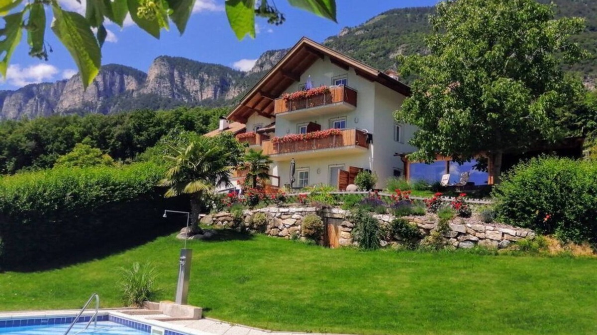 Kurtatsch an der Weinstraße House | Lovely holiday home with pool