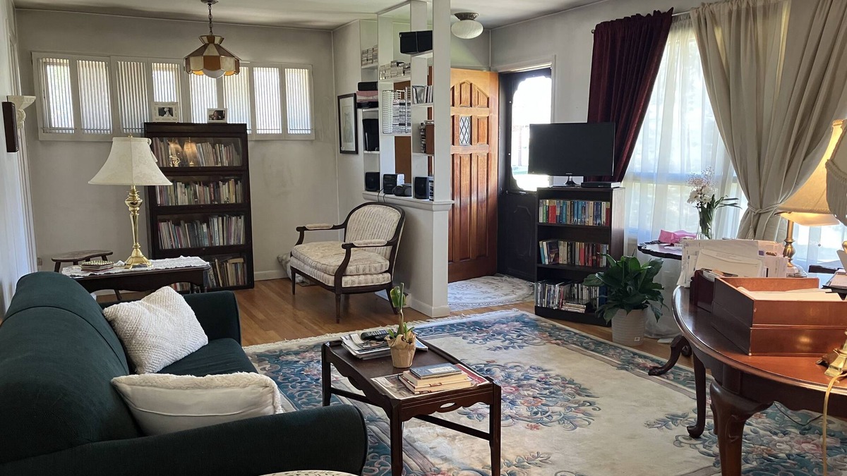 Dicken House | Lovely Home 10 min walk to U of M stadium You are renting rooms in the house.