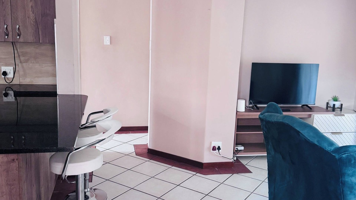Die Hoewes House | Lovely home away from home with WiFi located at an Estate in Centurion.