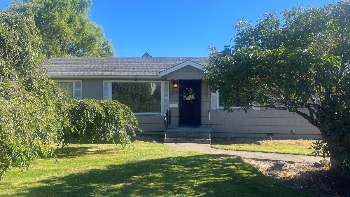 Puyallup House | Lovely home close to all downtown amenities!