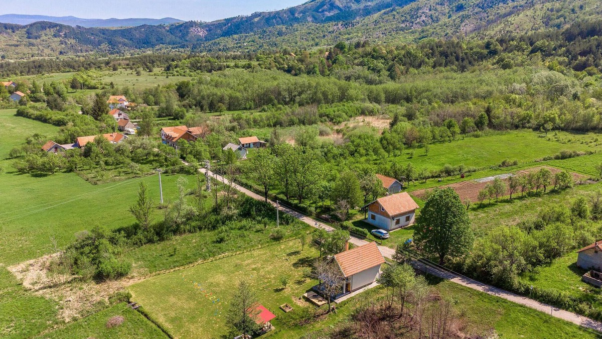 Gracac House | Lovely home in Kunovac Kupirovacki