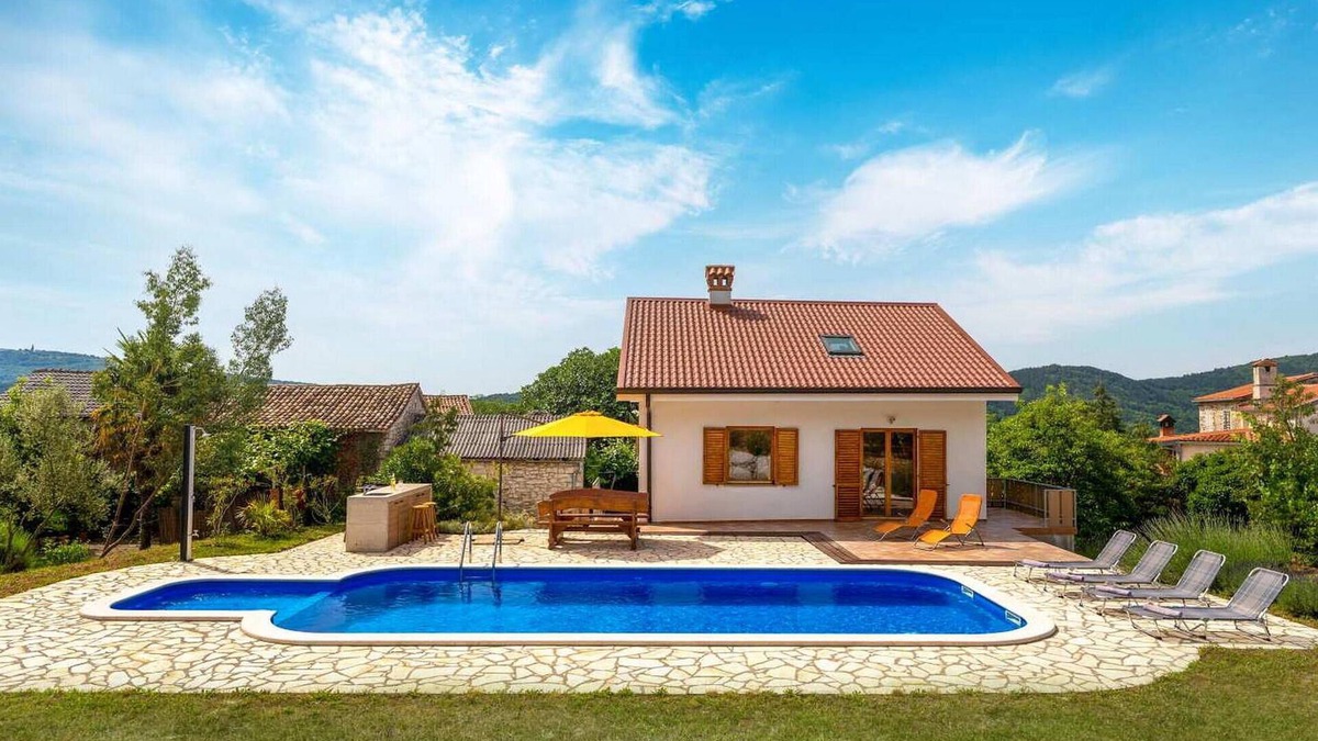 Buzet House | Lovely home in Buzet with sauna