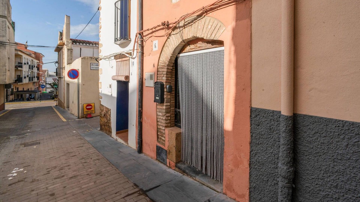 Cabanes House | Lovely home in Cabanes with WiFi