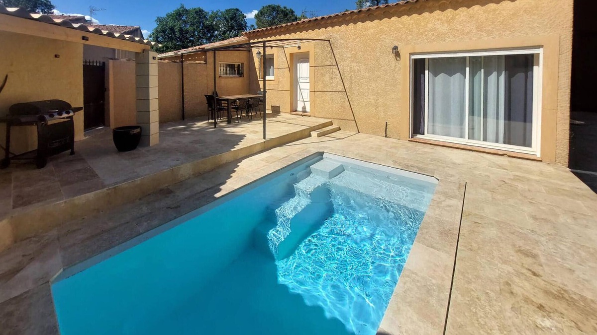 Connaux House | Lovely home in Connaux with kitchen