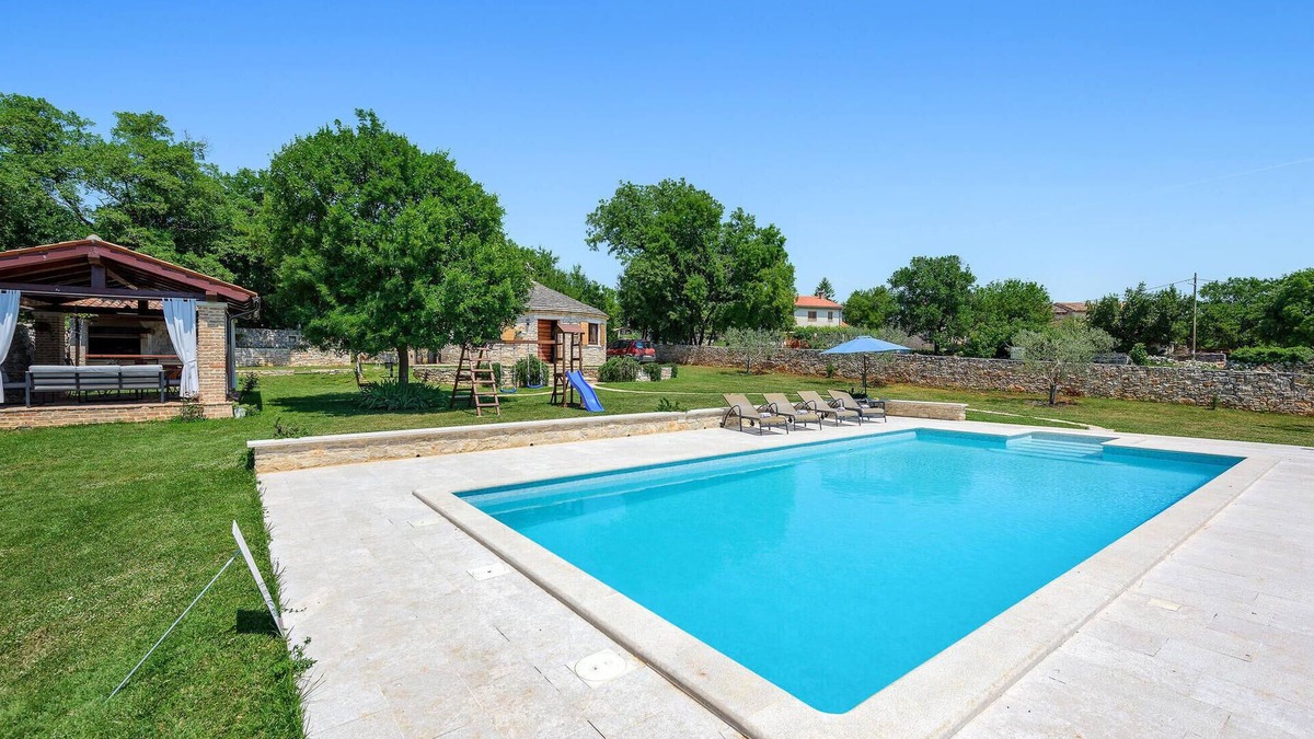 Cabrunici House | Lovely home in Cukrici with WiFi
