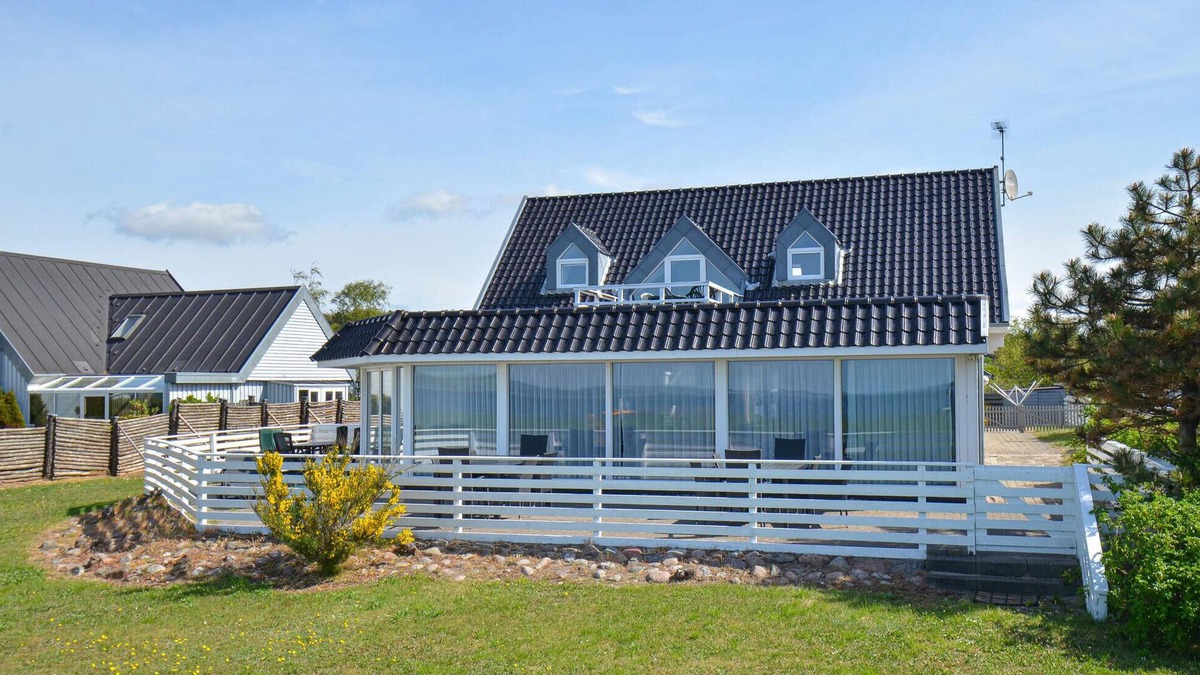 Vibæk Strand House | Lovely home in Ebeltoft with sauna