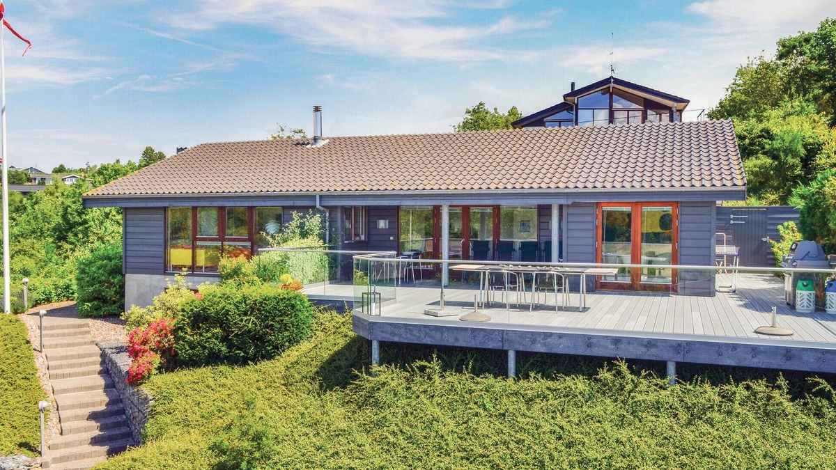 Handrup Strand House | Lovely home in Ebeltoft with WiFi