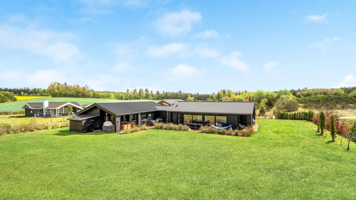 Krejbjerg House | Lovely home in Ejstrupholm with WiFi