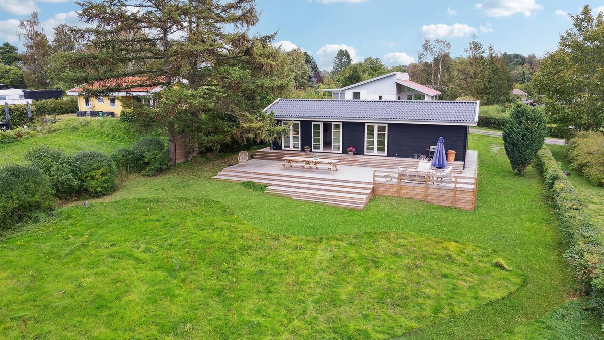 Ordrup House | Lovely home in Fårevejle with kitchen
