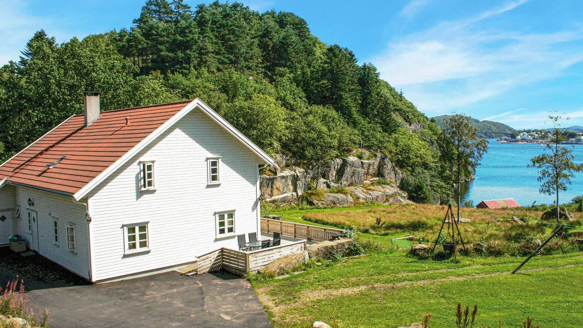Farsund House | Lovely home in Farsund with Wi-Fi