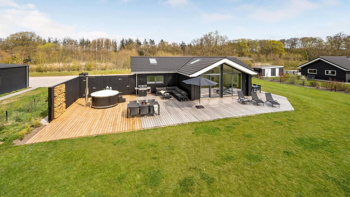 Fjellerup Strand House | Lovely home in Glesborg with kitchen