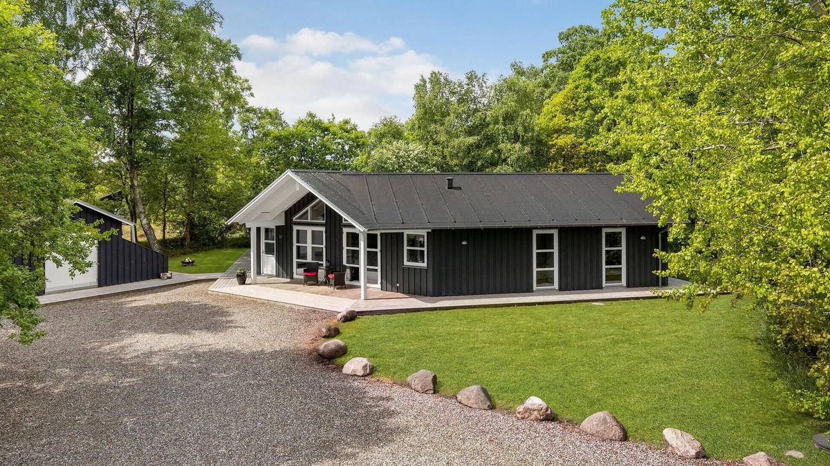 Grena Strand House | Lovely home in Grenaa with kitchen
