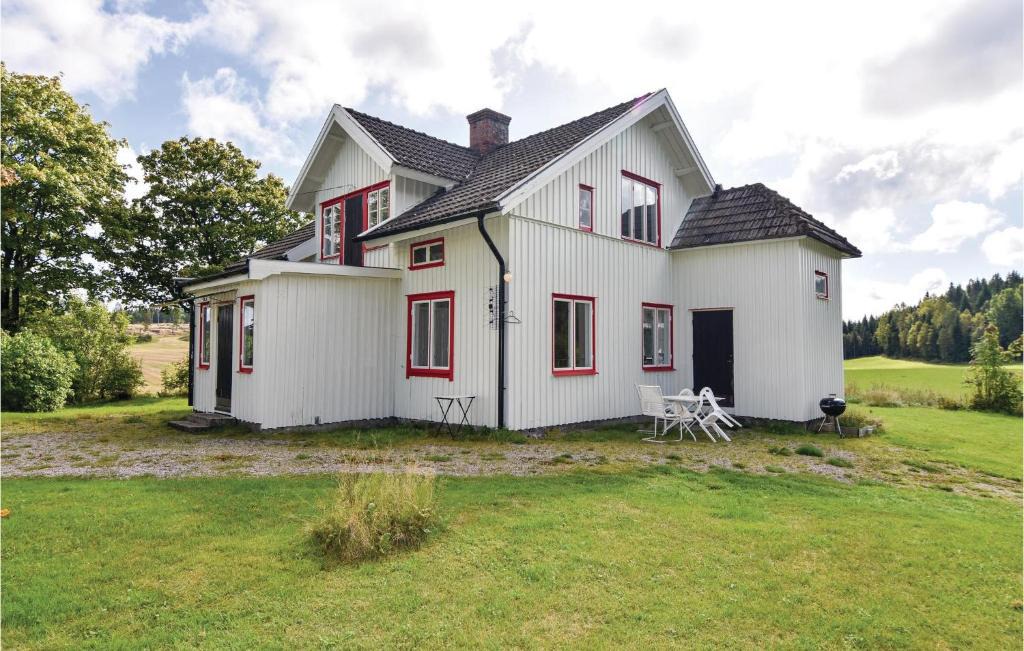 Fargelanda Municipality House | Lovely Home In Högsäter With Kitchen