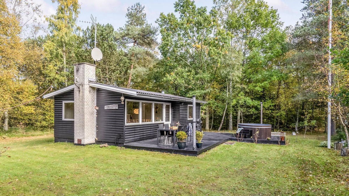 Helberskov Strand House | Lovely home in Hadsund with kitchen
