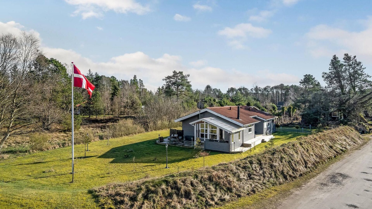 Hou House | Lovely home in Hals with kitchen