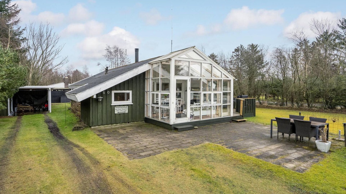 Hou House | Lovely home in Hals with kitchen