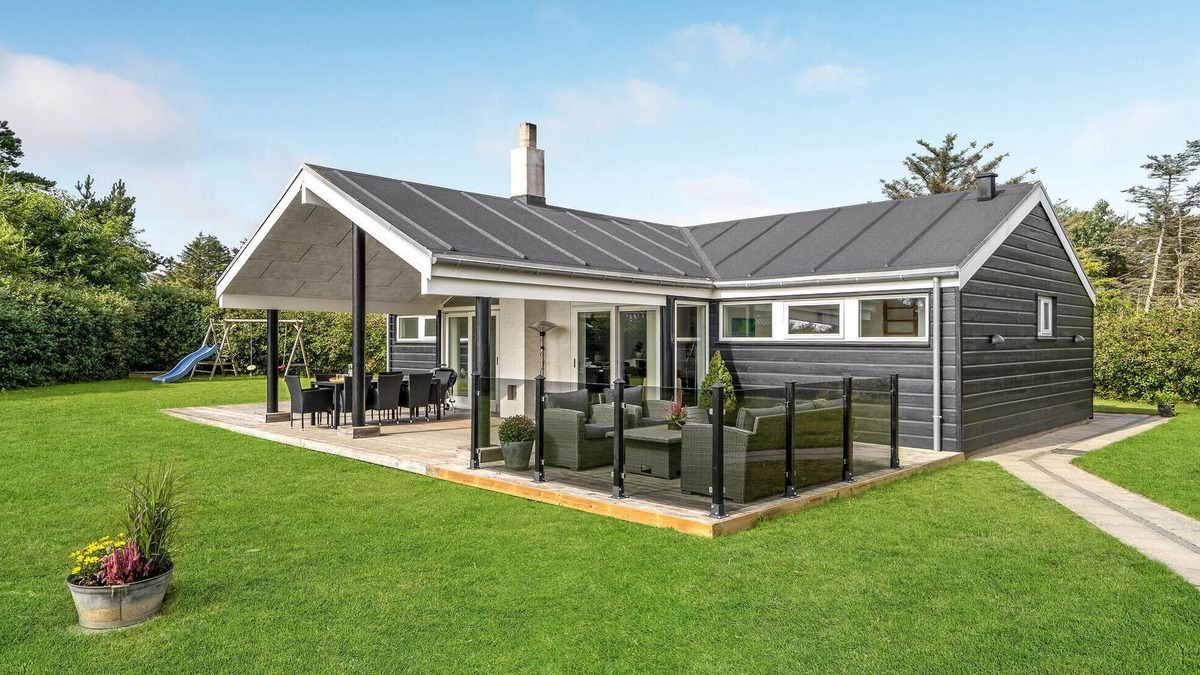 Lonstrup House | Lovely home in Hjørring with kitchen