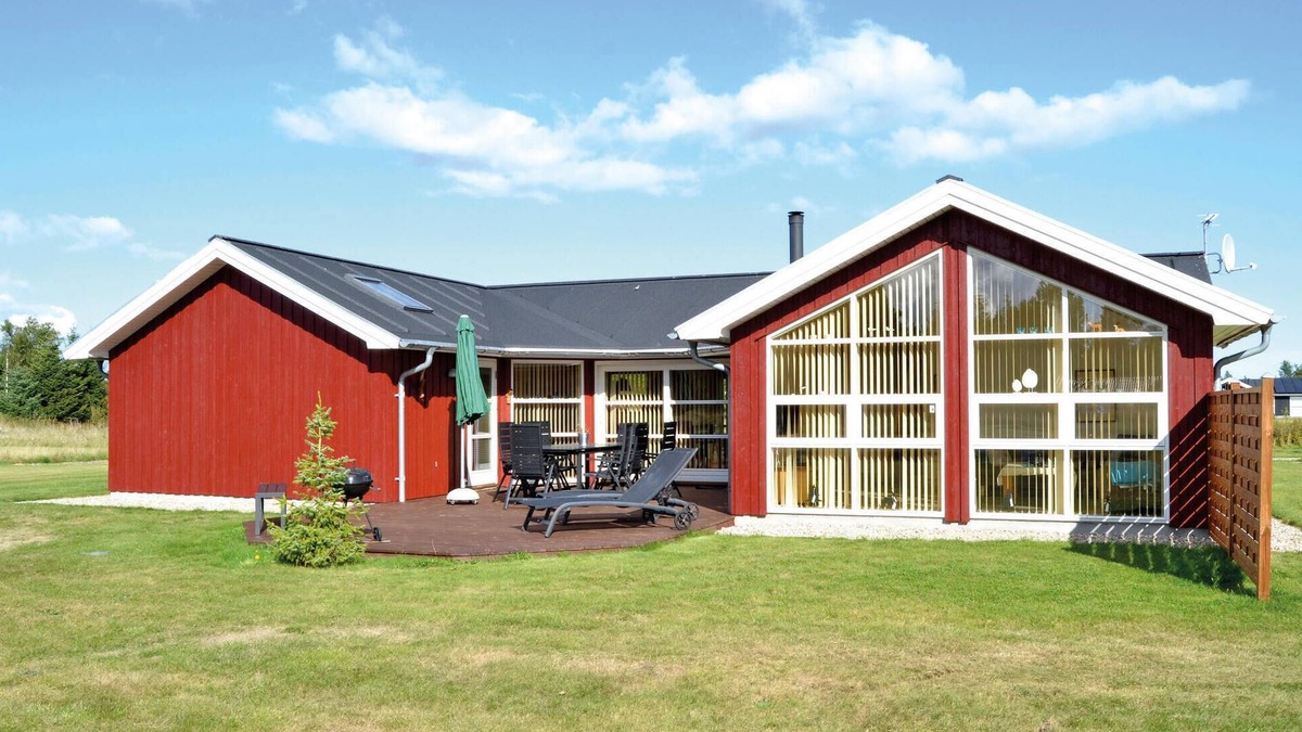 Bratten Strand House | Lovely home in Jerup with WiFi