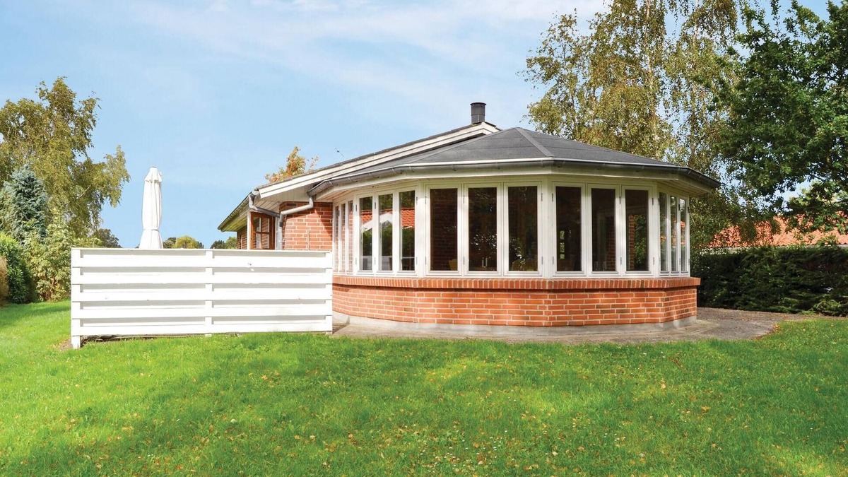 Juelsminde House | Lovely home in Juelsminde with kitchen