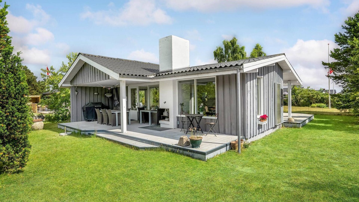 Juelsminde House | Lovely home in Juelsminde with kitchen