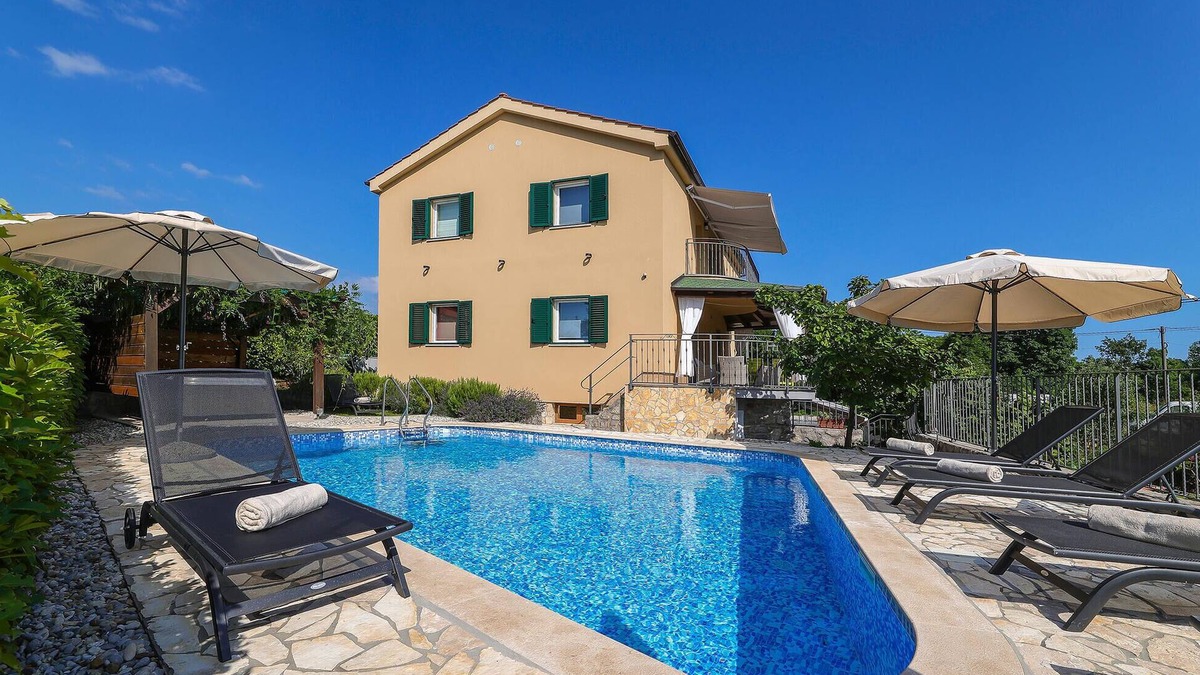 Veli Brgud House | Lovely home in Jurdani with sauna
