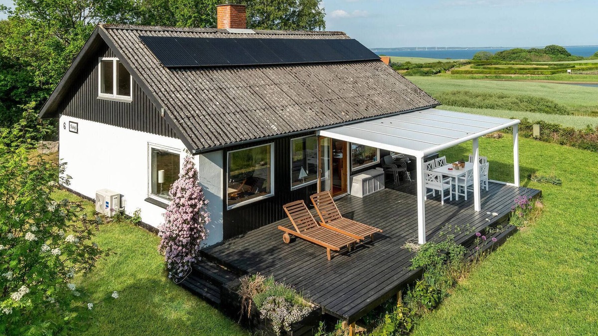 Knebel House | Lovely home in Knebel with WiFi