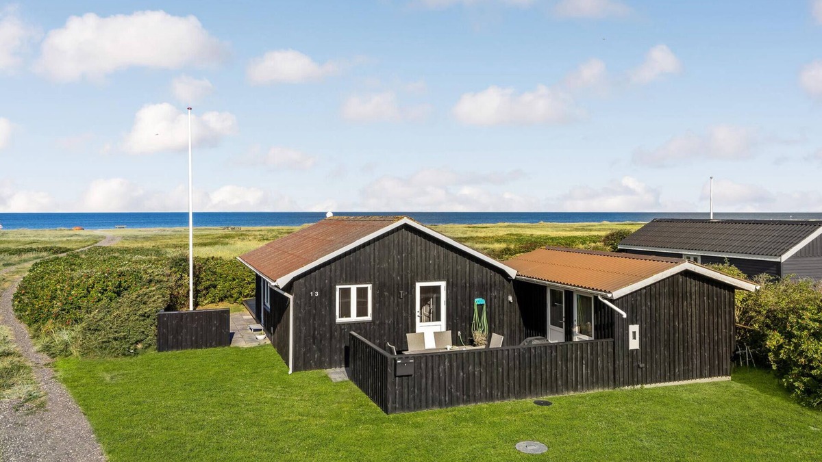 Logstor House | Lovely home in Løgstør with kitchen