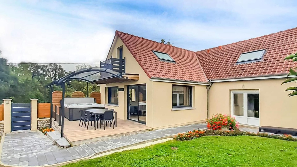 Ledinghem House | Lovely home in Ledinghem with kitchen