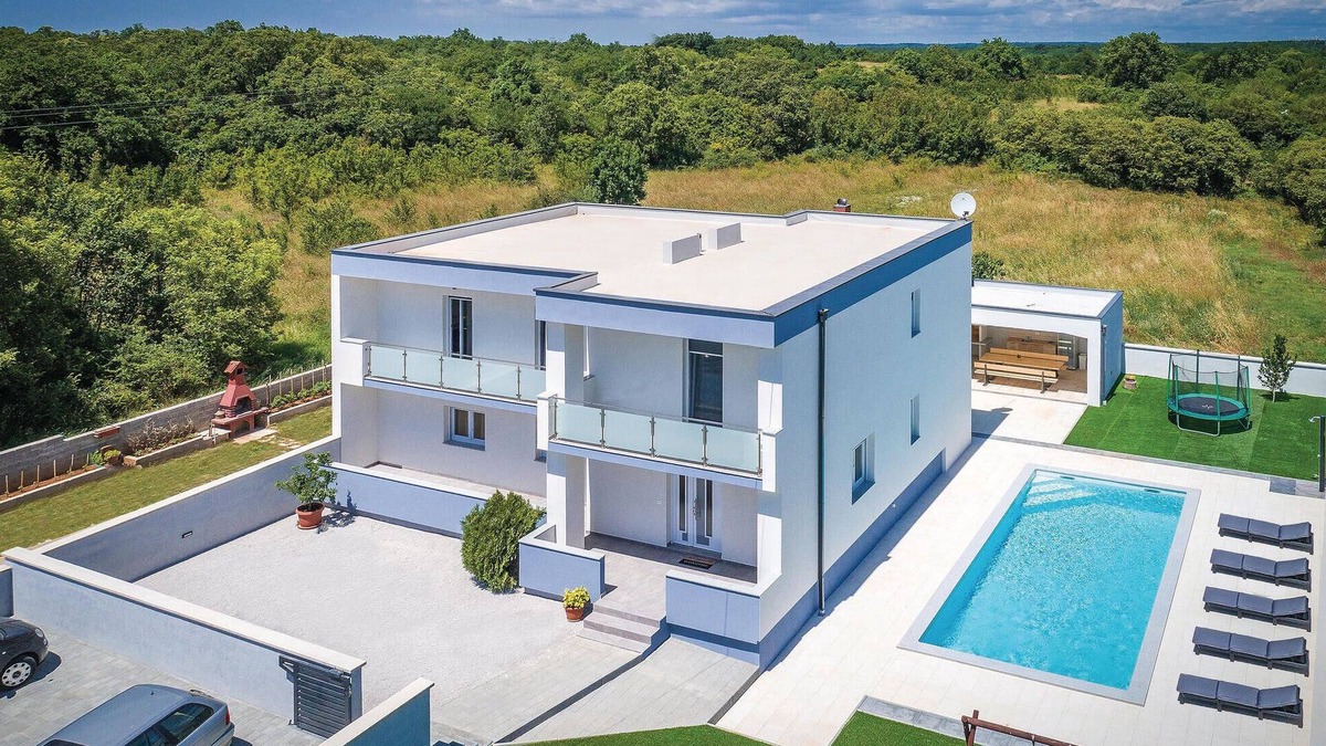 Loborika House | Lovely home in Loborika with WiFi