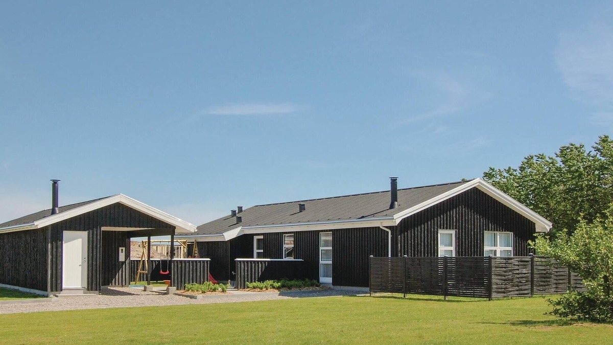Grønhøj House | Lovely home in Løkken with sauna