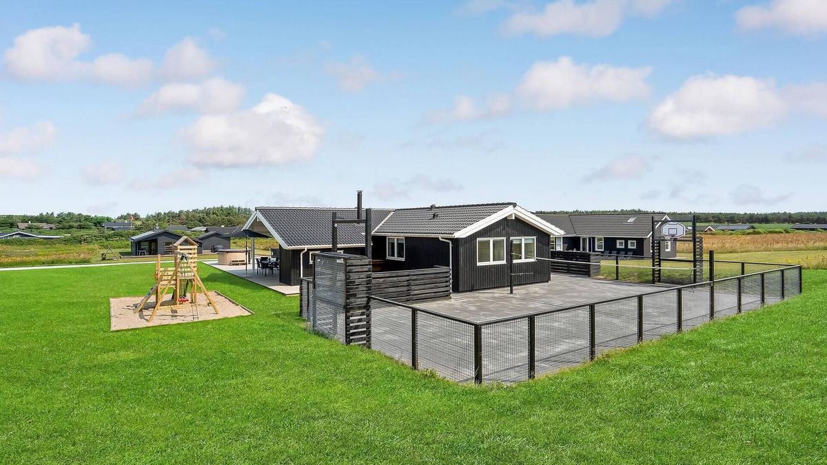 Nr. Lyngby House | Lovely home in Løkken with sauna
