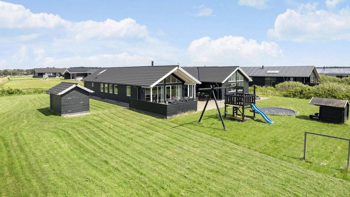 Nr. Lyngby Strand House | Lovely home in Løkken with sauna