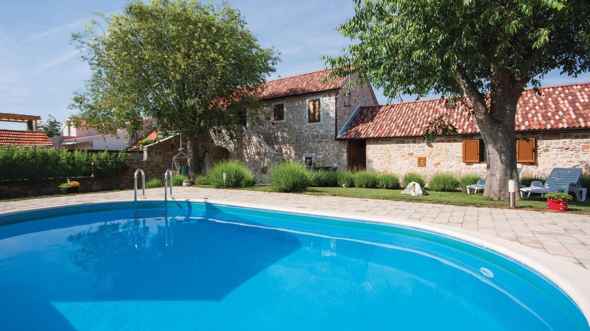 Gradina House | Lovely home in Lozovac with WiFi