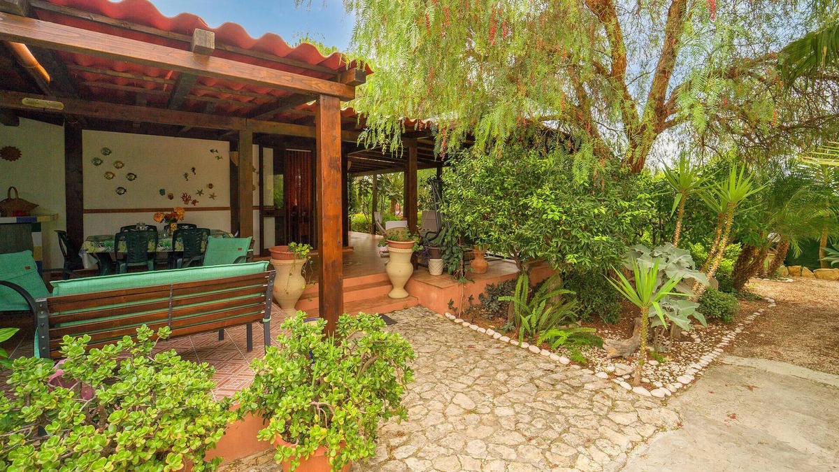 Contrada Fiori Sud House | Lovely home in Menfi with WiFi