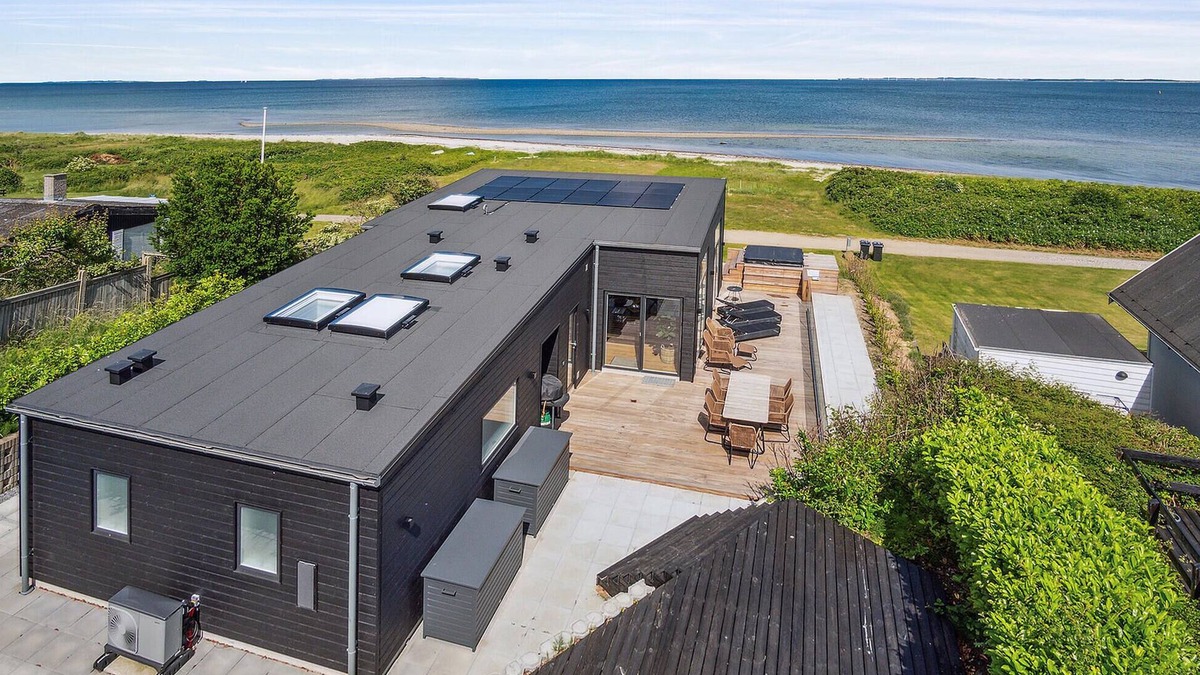 Saksild Strand House | Lovely home in Odder with WiFi