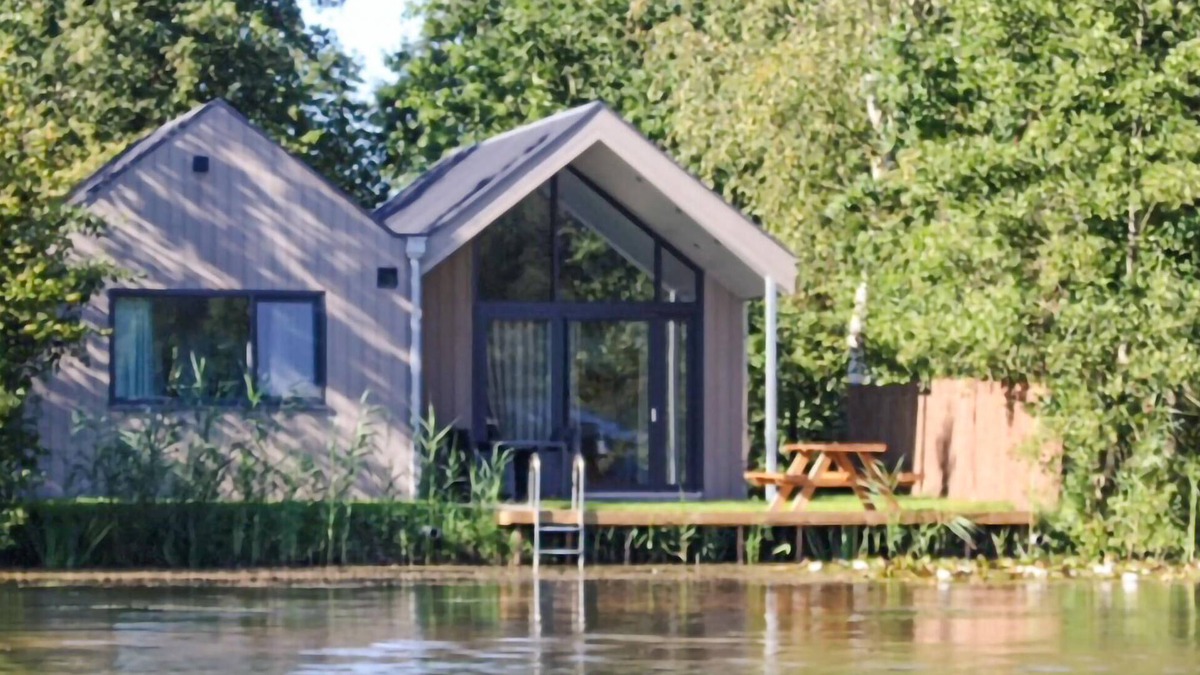 Oosterwolde House | Lovely home in Oosterwolde with WiFi