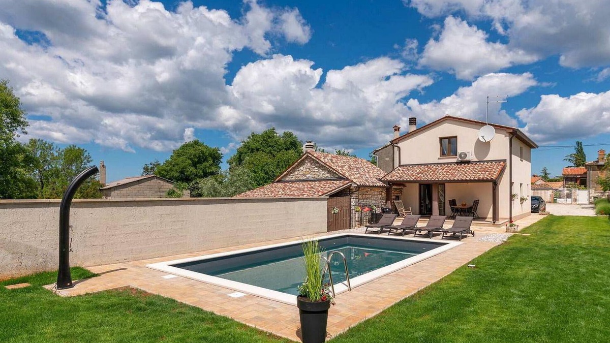Rakovci House | Lovely home in Porec with WiFi