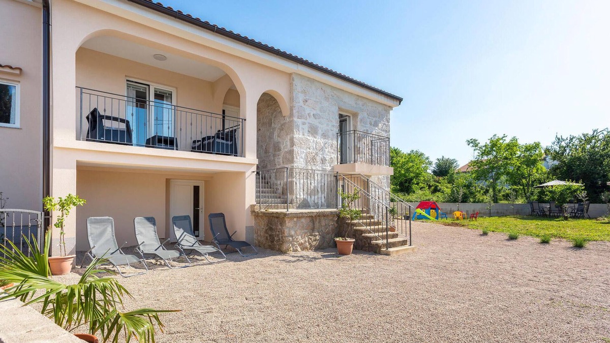 Rasopasno House | Lovely home in Rasopasno with WiFi