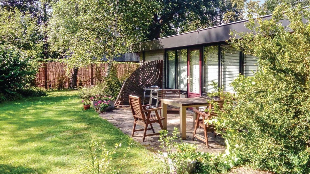 Reutum House | Lovely home in Reutum with WiFi