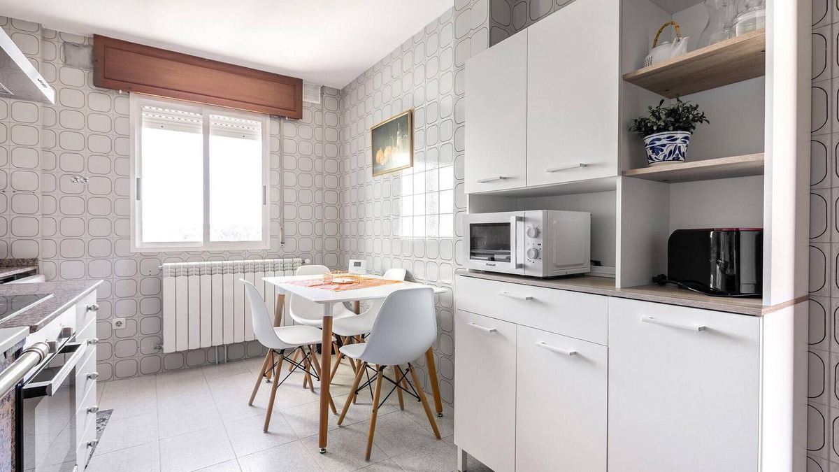 Santiago de Compostela House | Lovely home in Rocha Vella with kitchen