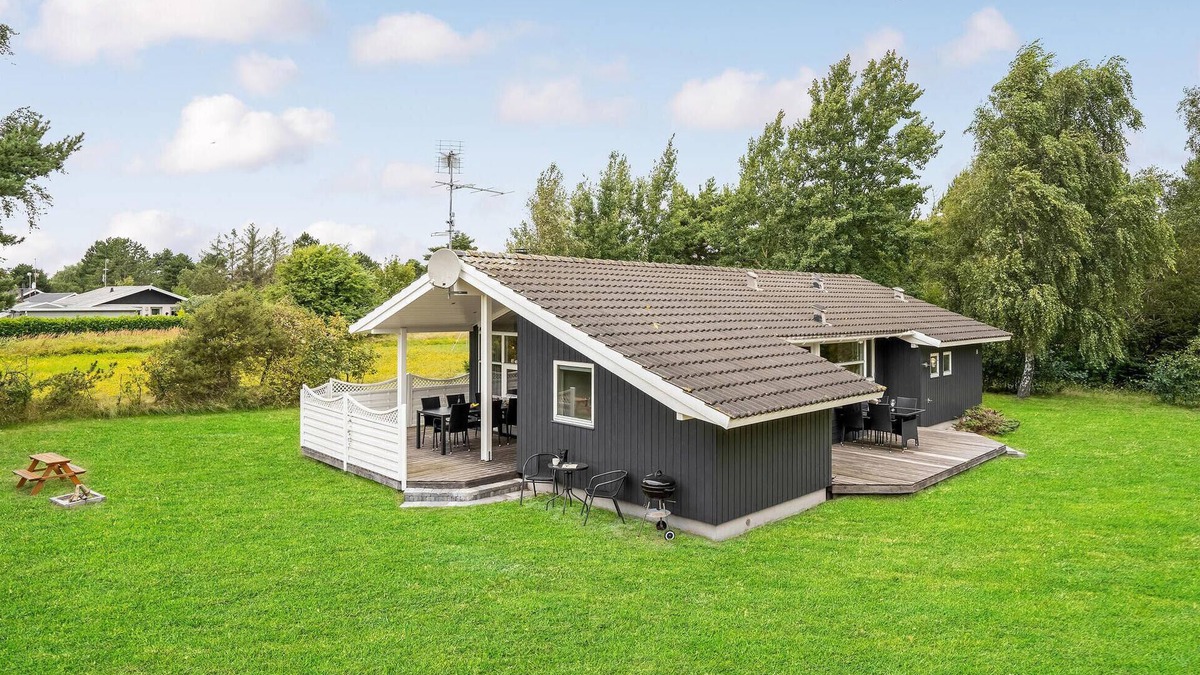 Kramnitse House | Lovely home in Rødby with kitchen