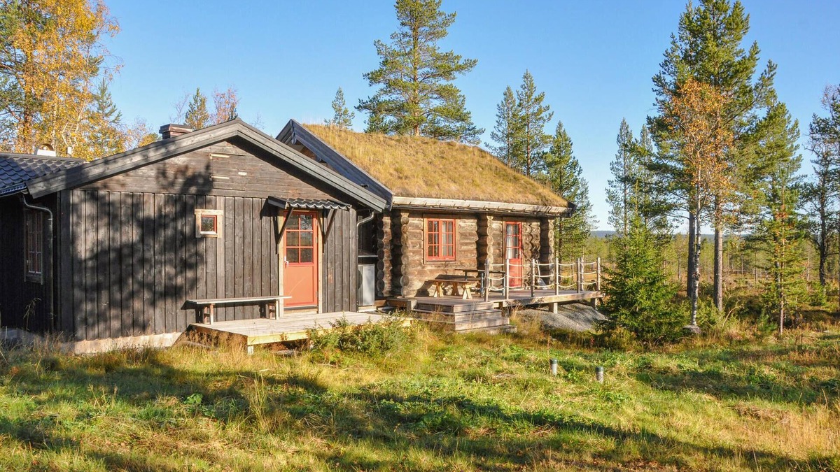 Fjatervalen House | Lovely home in Särna with sauna