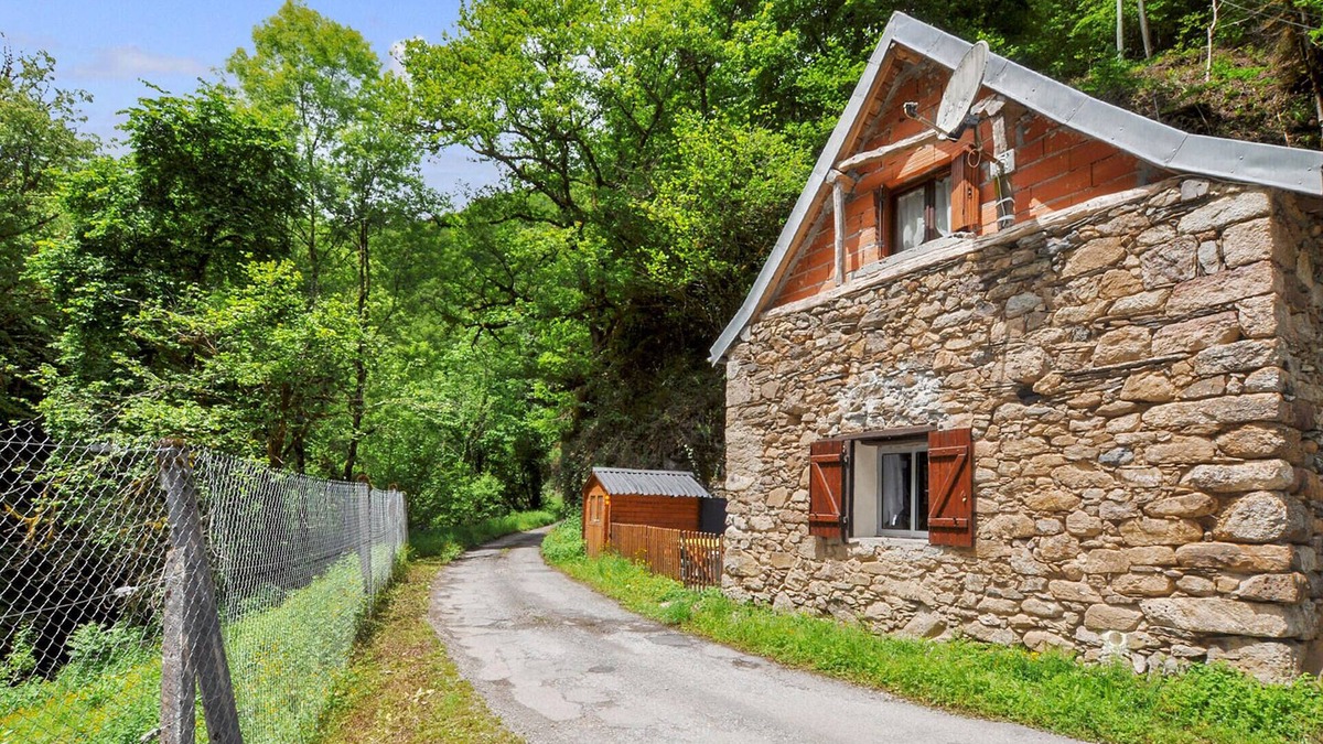 Seix House | Lovely home in Seix with WiFi