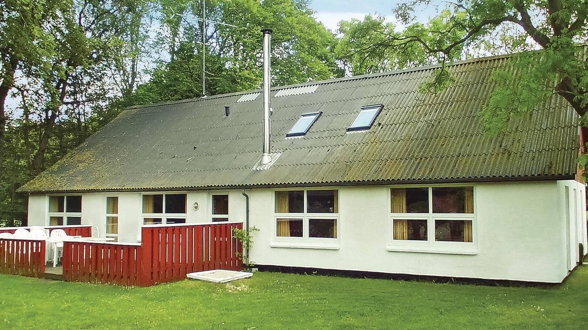 Sindal House | Lovely home in Sindal with sauna