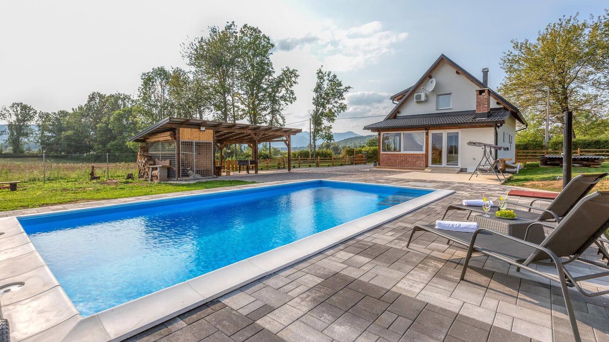 Gospic House | Lovely home in Smiljan with sauna