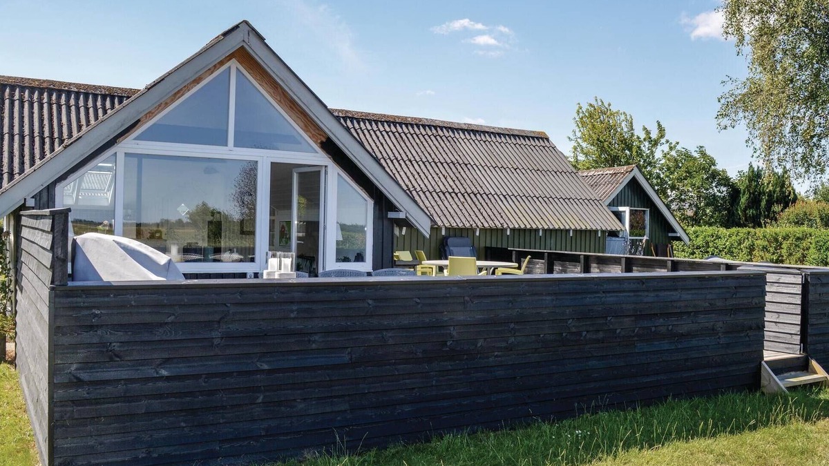 Egense House | Lovely home in Storvorde with kitchen
