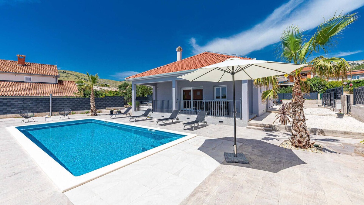 Plano House | Lovely home in Trogir with kitchen
