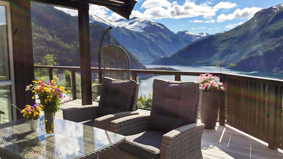 Valldal House | Lovely home in Valldal