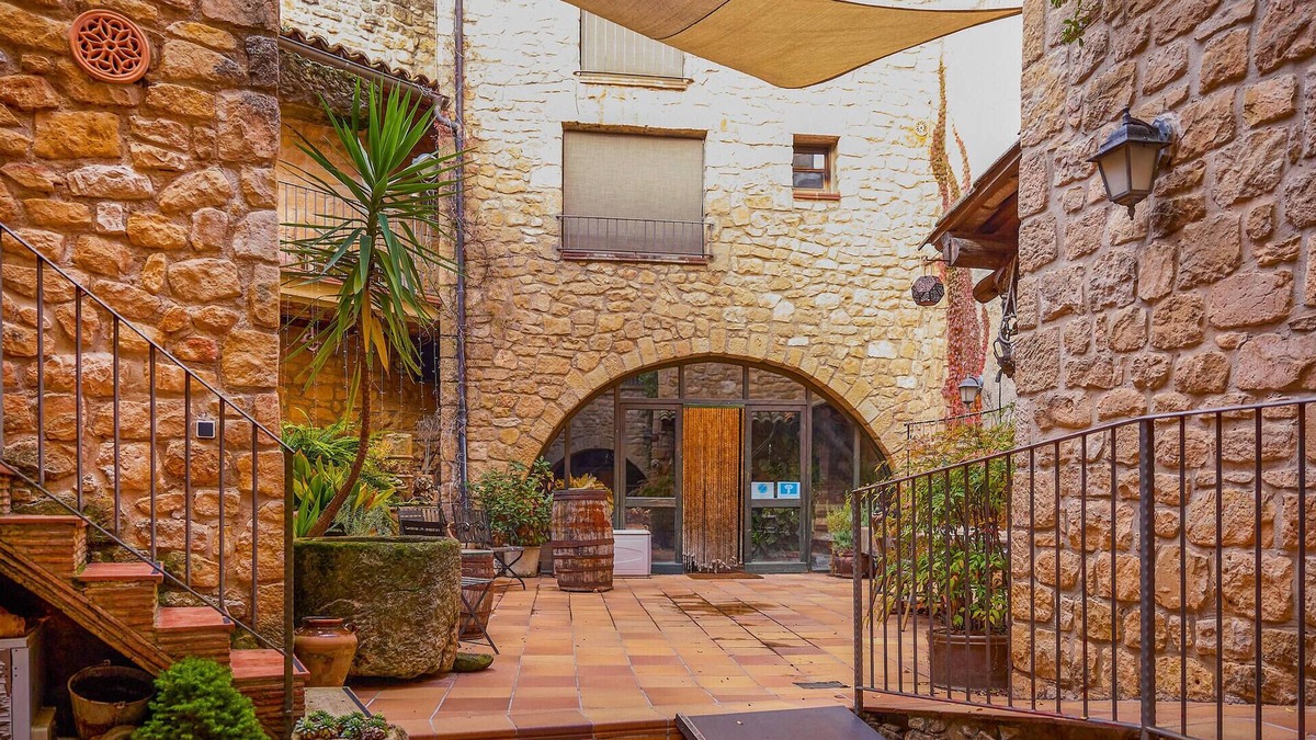 El Vilosell House | Lovely home in Vilosell with WiFi